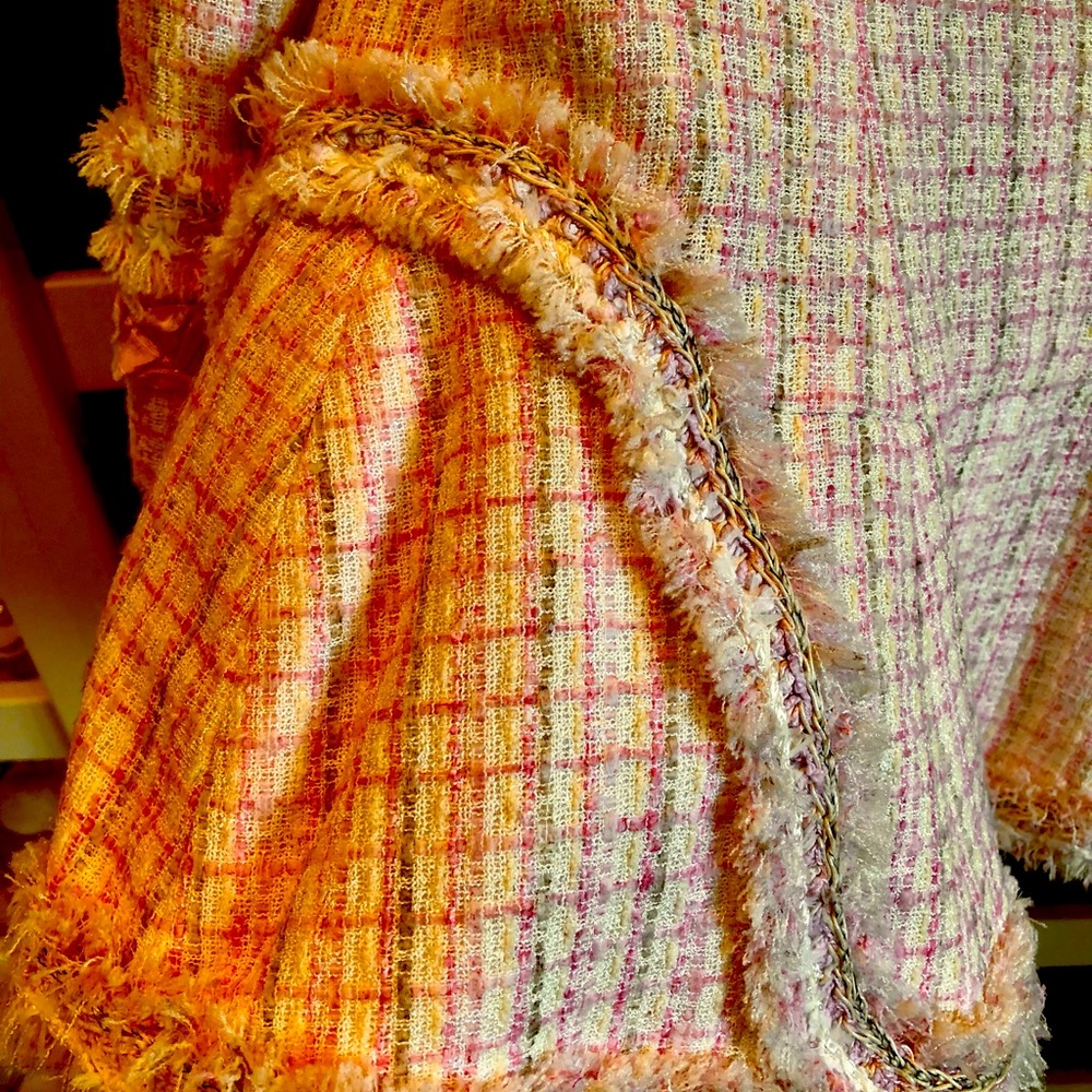 Chanel Runway Pink Jacket w/Embellishments, Pink & Gold Custom Buttons Size 40 - Picture 12 of 13
